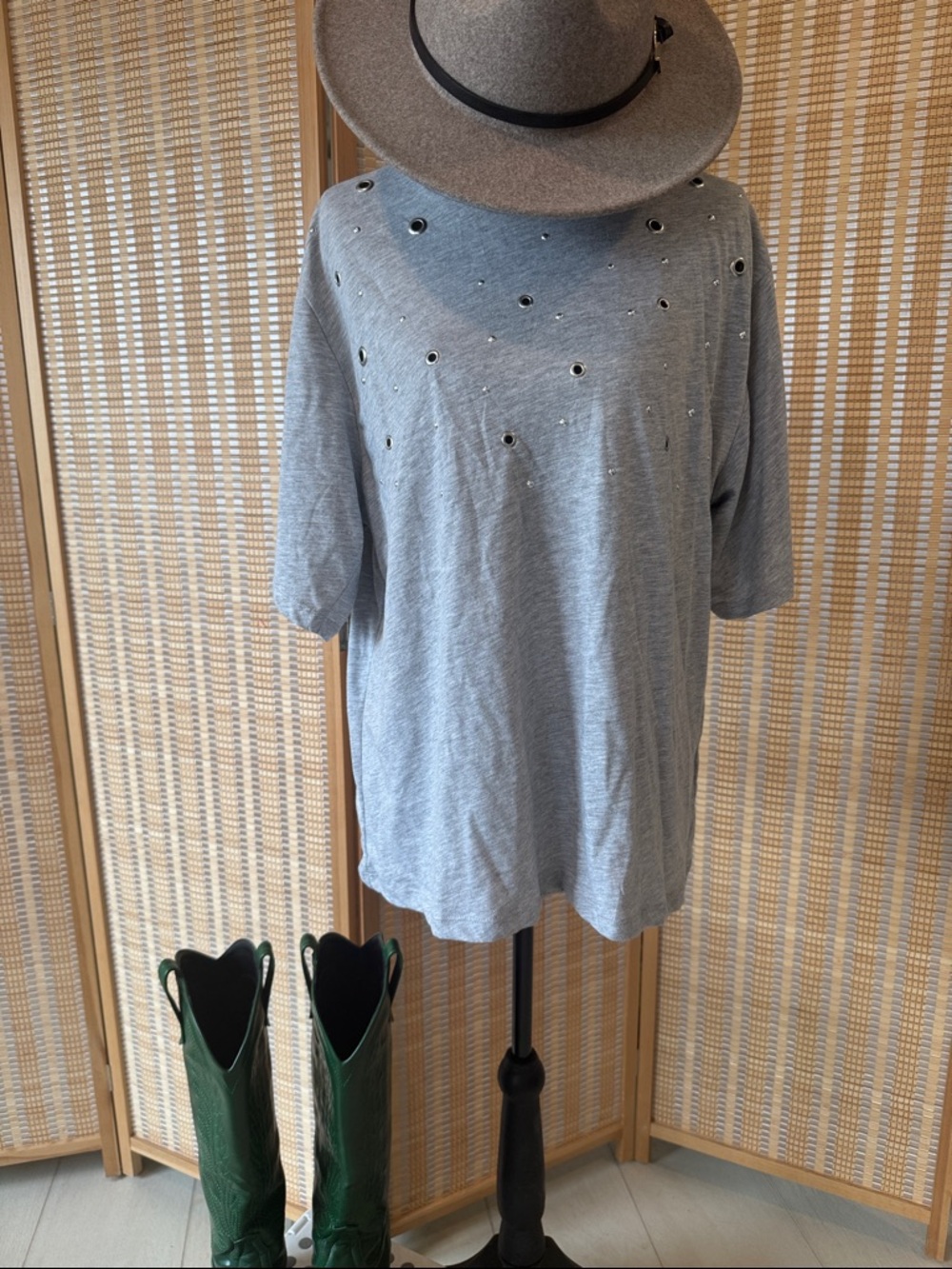 H&M Light Gray Short Sleeve Eyelet Tee